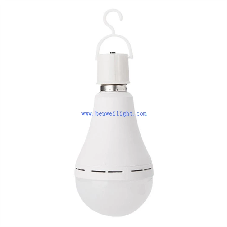 Single battery emergency bulb